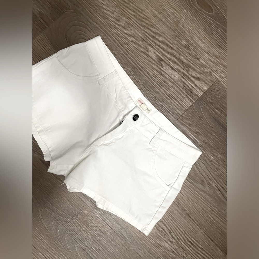 White cotton shorts from Zenana outfitters